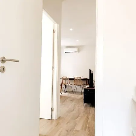 Graceful 1 Bedroom - G203 Holiday home